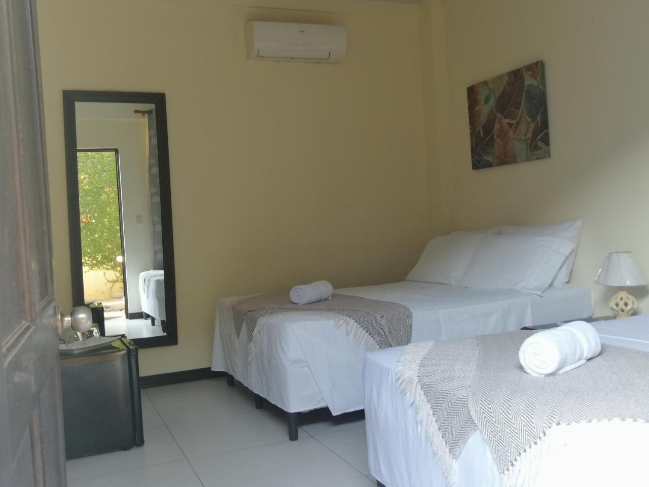 Cabinas Gosen Puntarenas Bagian luar foto