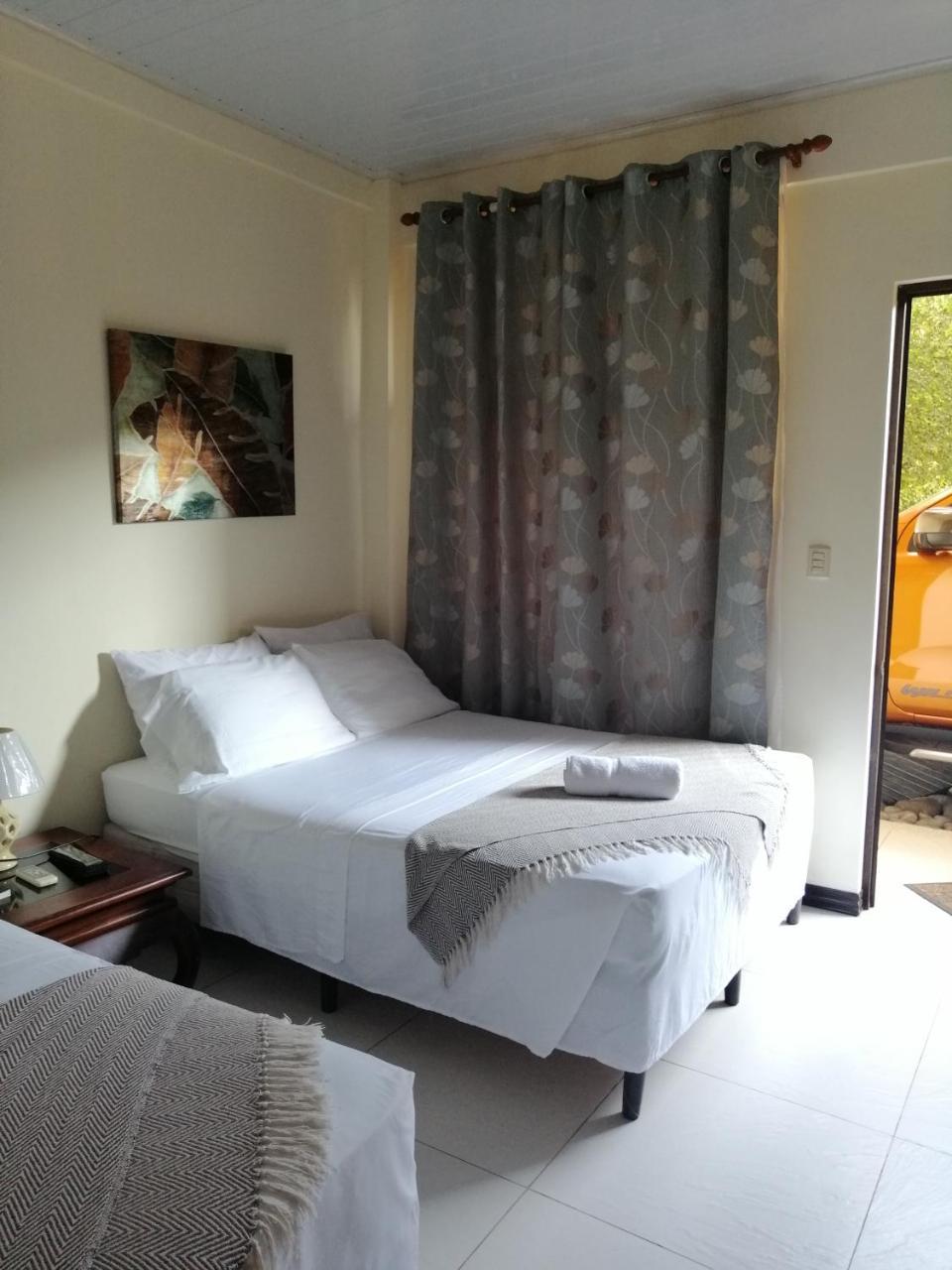 Cabinas Gosen Puntarenas Bagian luar foto
