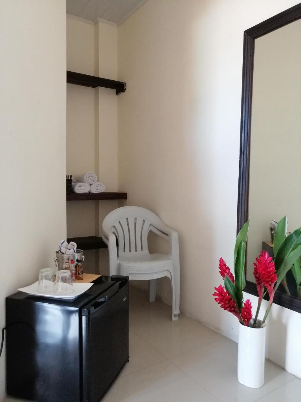 Cabinas Gosen Puntarenas Bagian luar foto